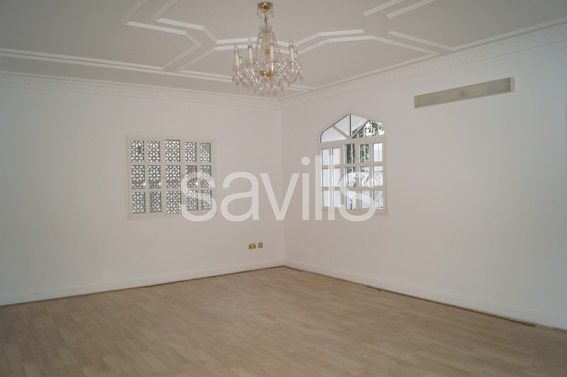 Extraordinary 5 bedroom detached villa in Shatti Al Qurum